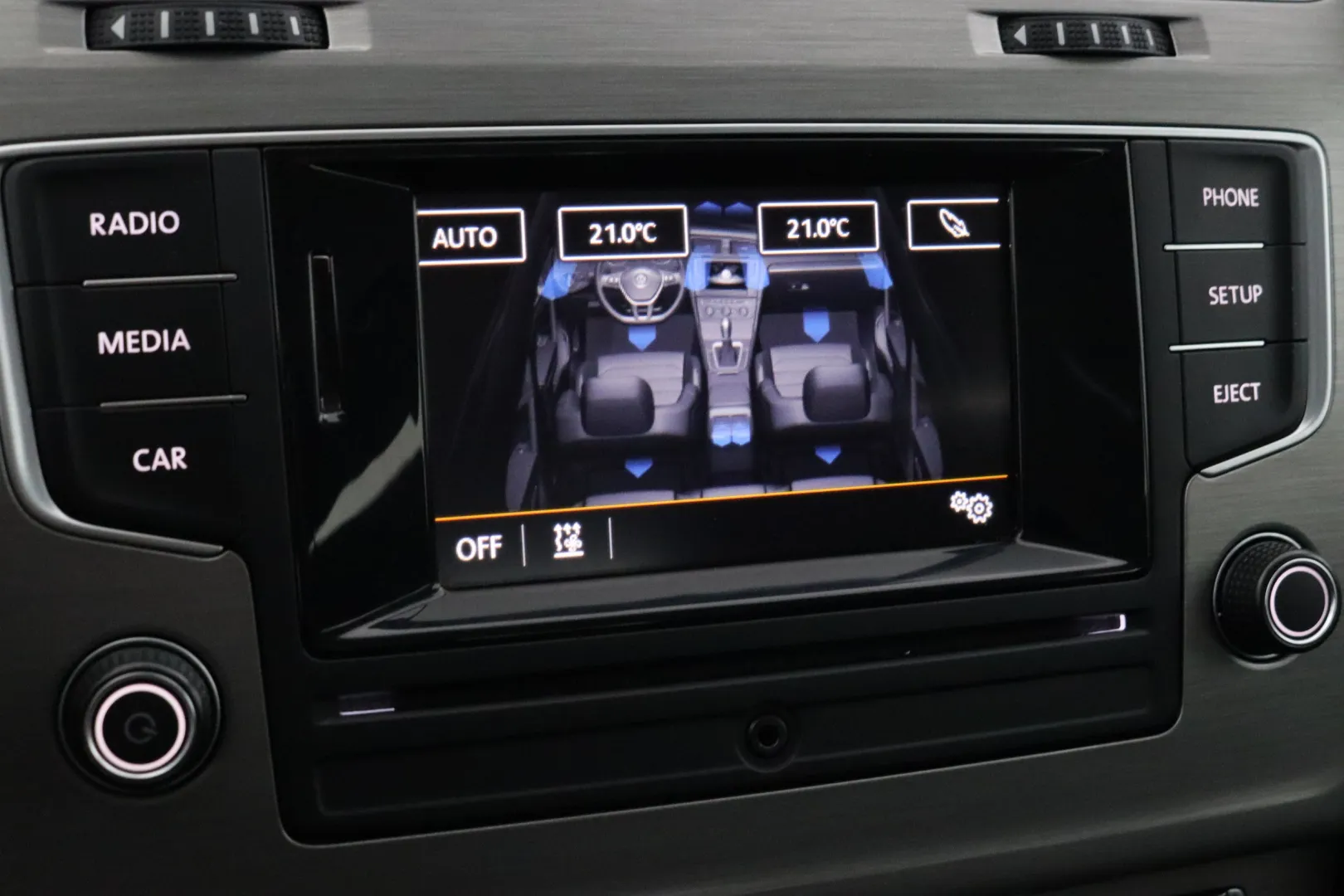 VOLKSWAGEN Golf OUV-910 carousel image