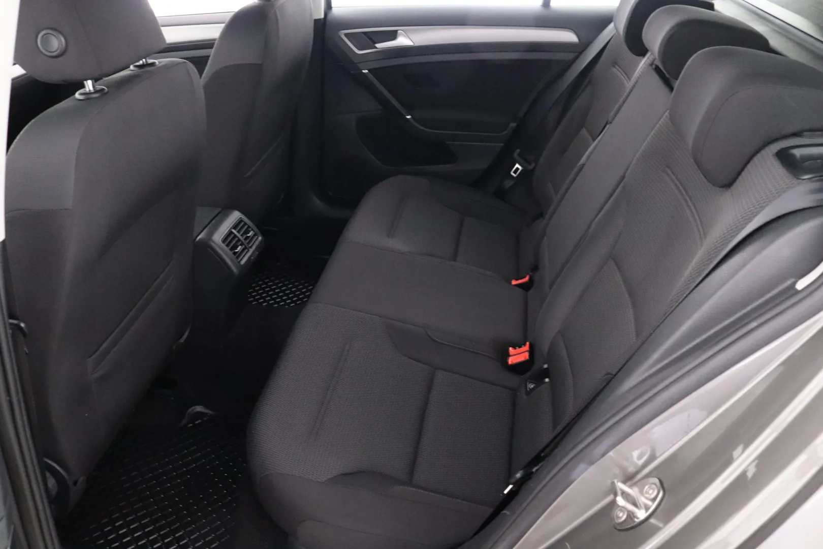 VOLKSWAGEN Golf OUV-910 carousel image