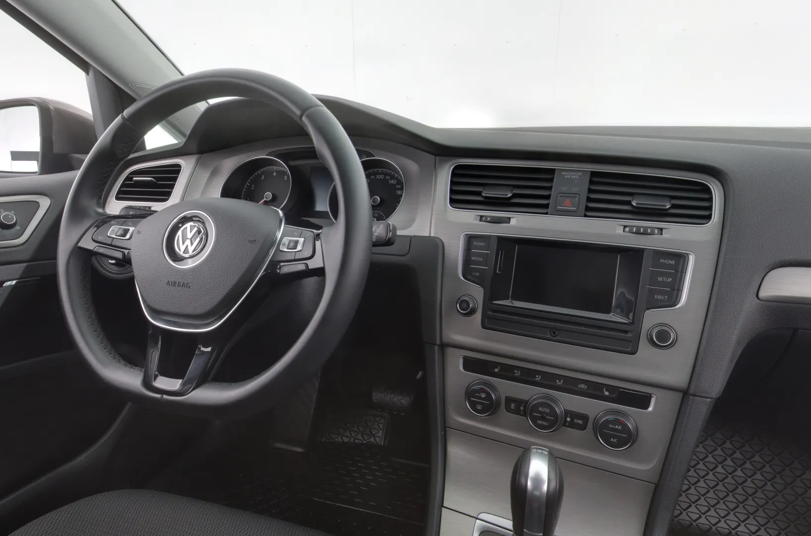 VOLKSWAGEN Golf OUV-910 carousel image