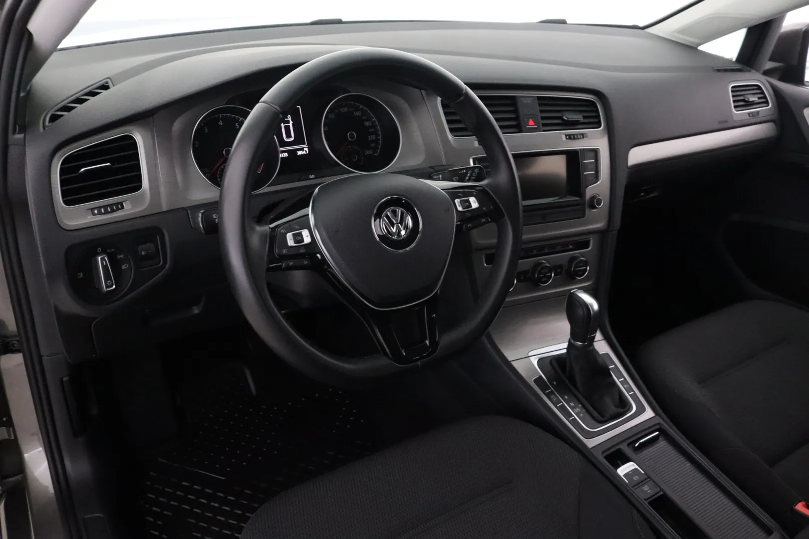 VOLKSWAGEN Golf OUV-910 carousel image