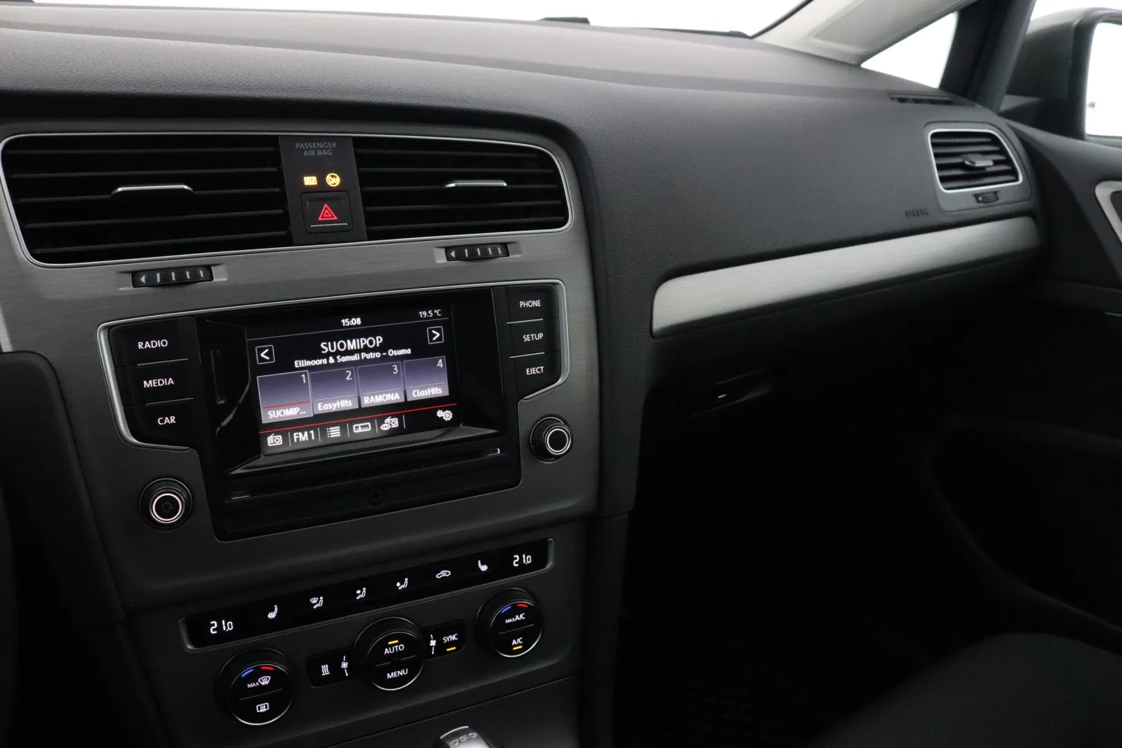 VOLKSWAGEN Golf OUV-910 carousel image