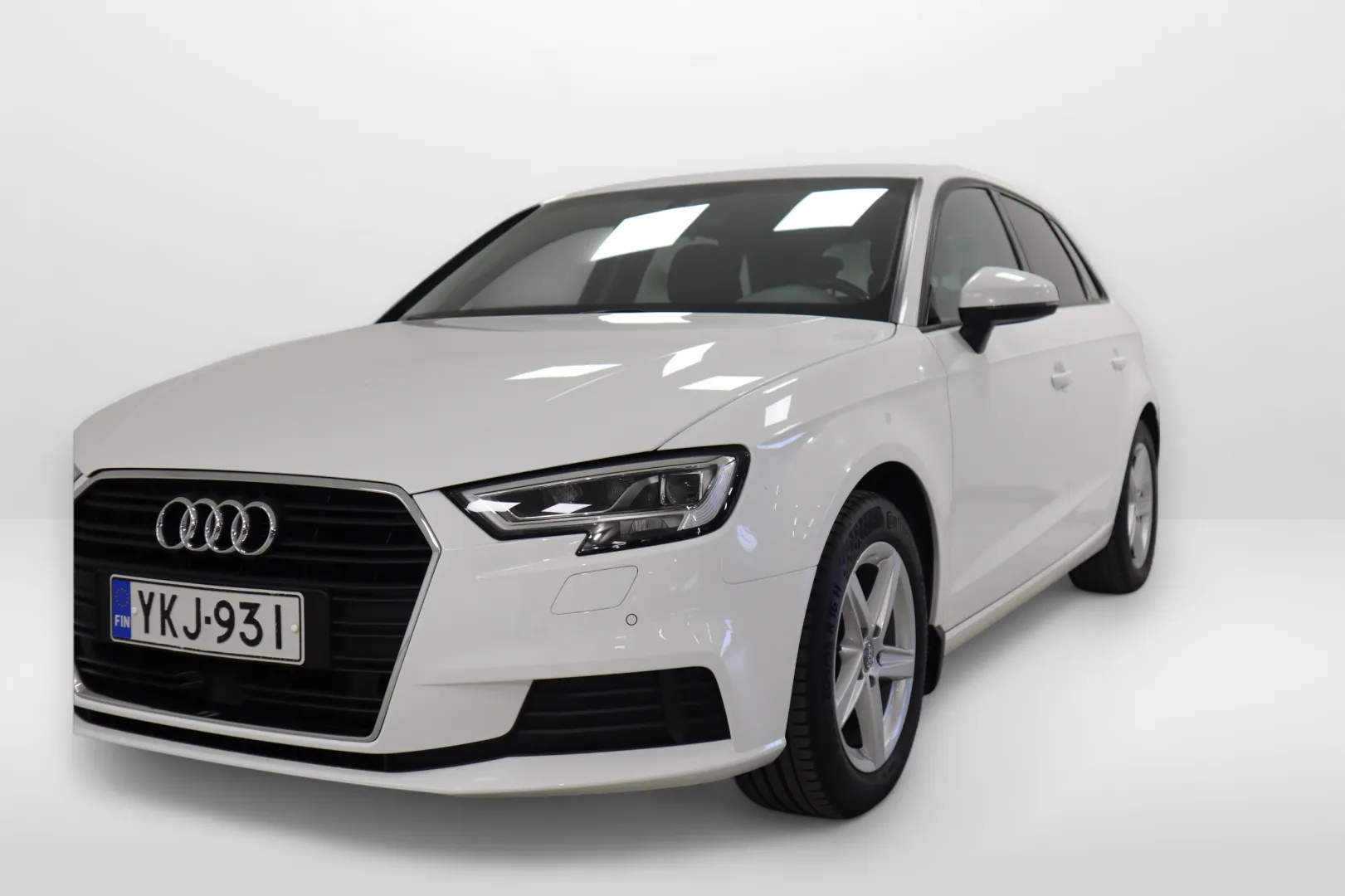 AUDI A3 YKJ-931 carousel image