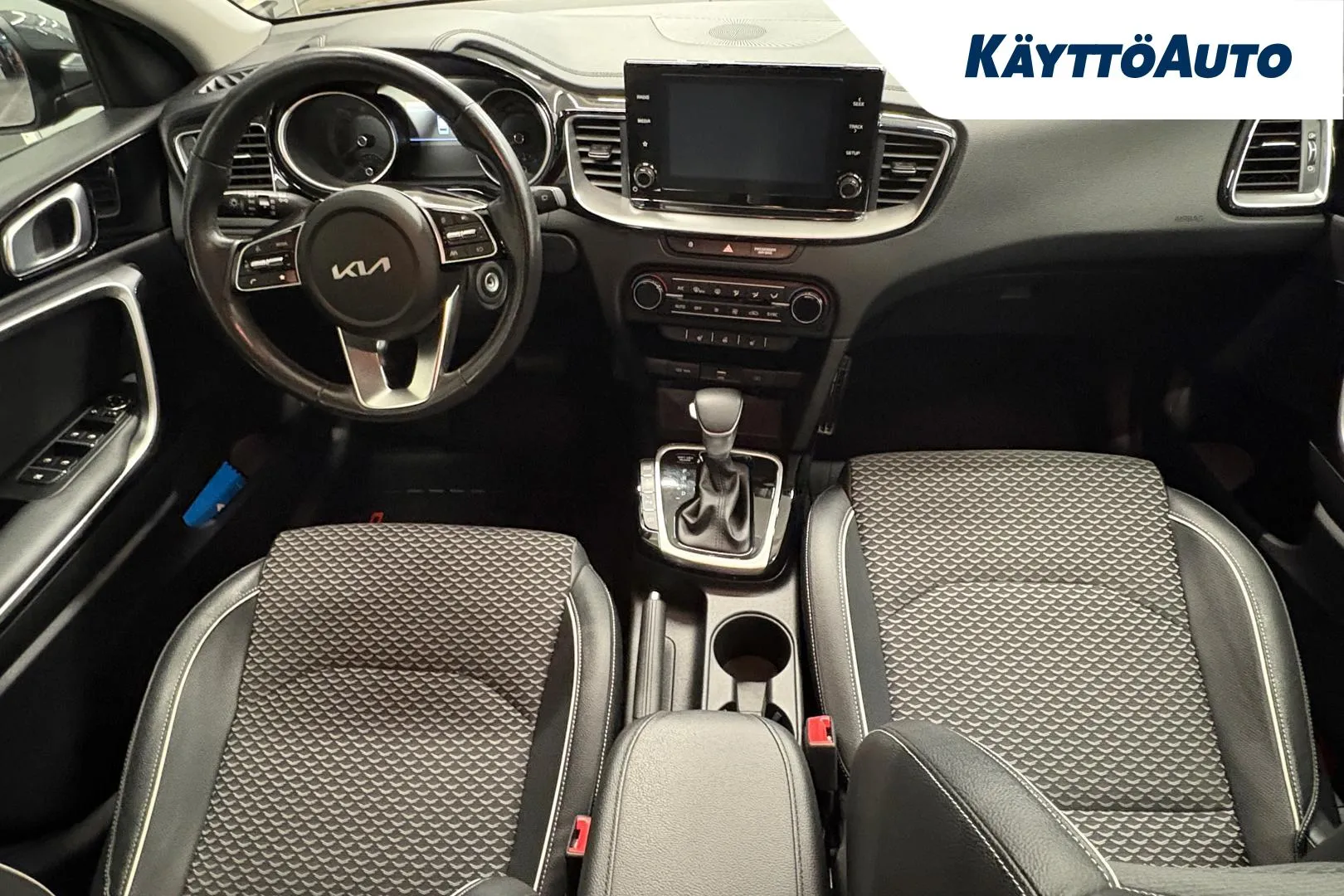 KIA Ceed YLN-245 carousel image
