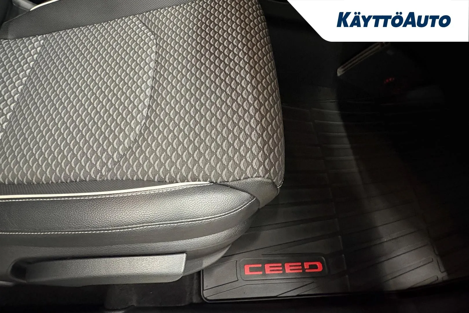 KIA Ceed YLN-245 carousel image