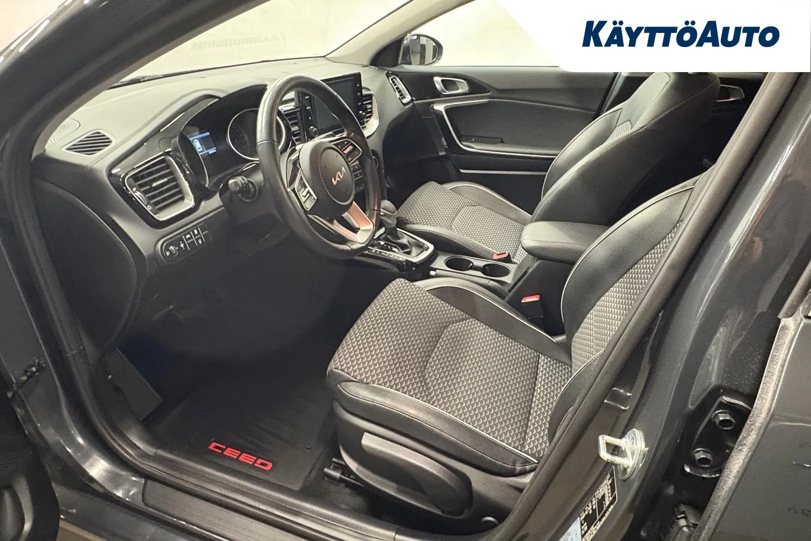 KIA Ceed YLN-245 carousel image