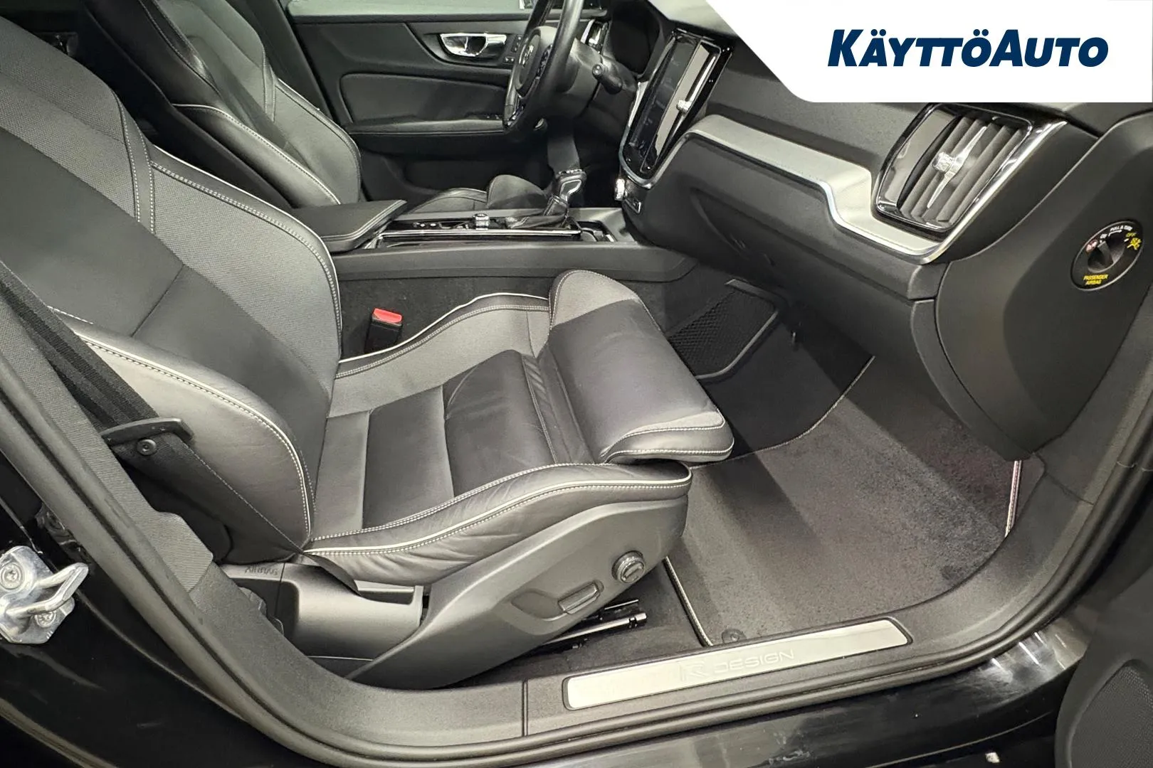 VOLVO V60 FNS-842 carousel image