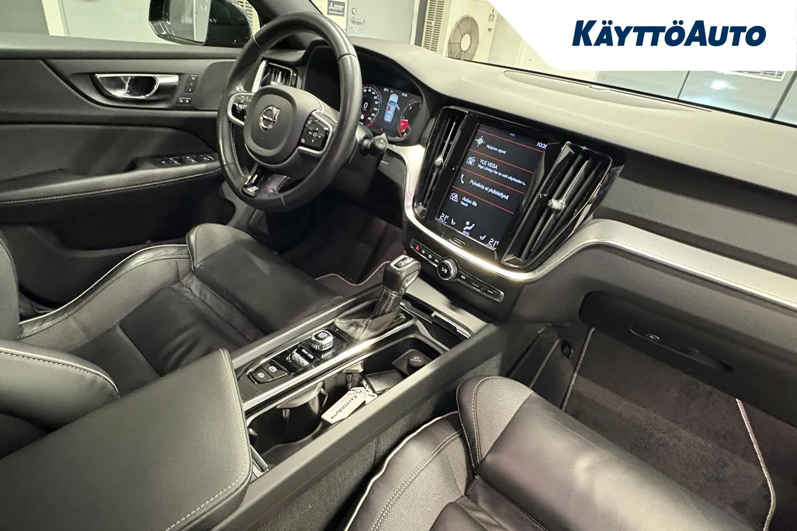 VOLVO V60 FNS-842 carousel image