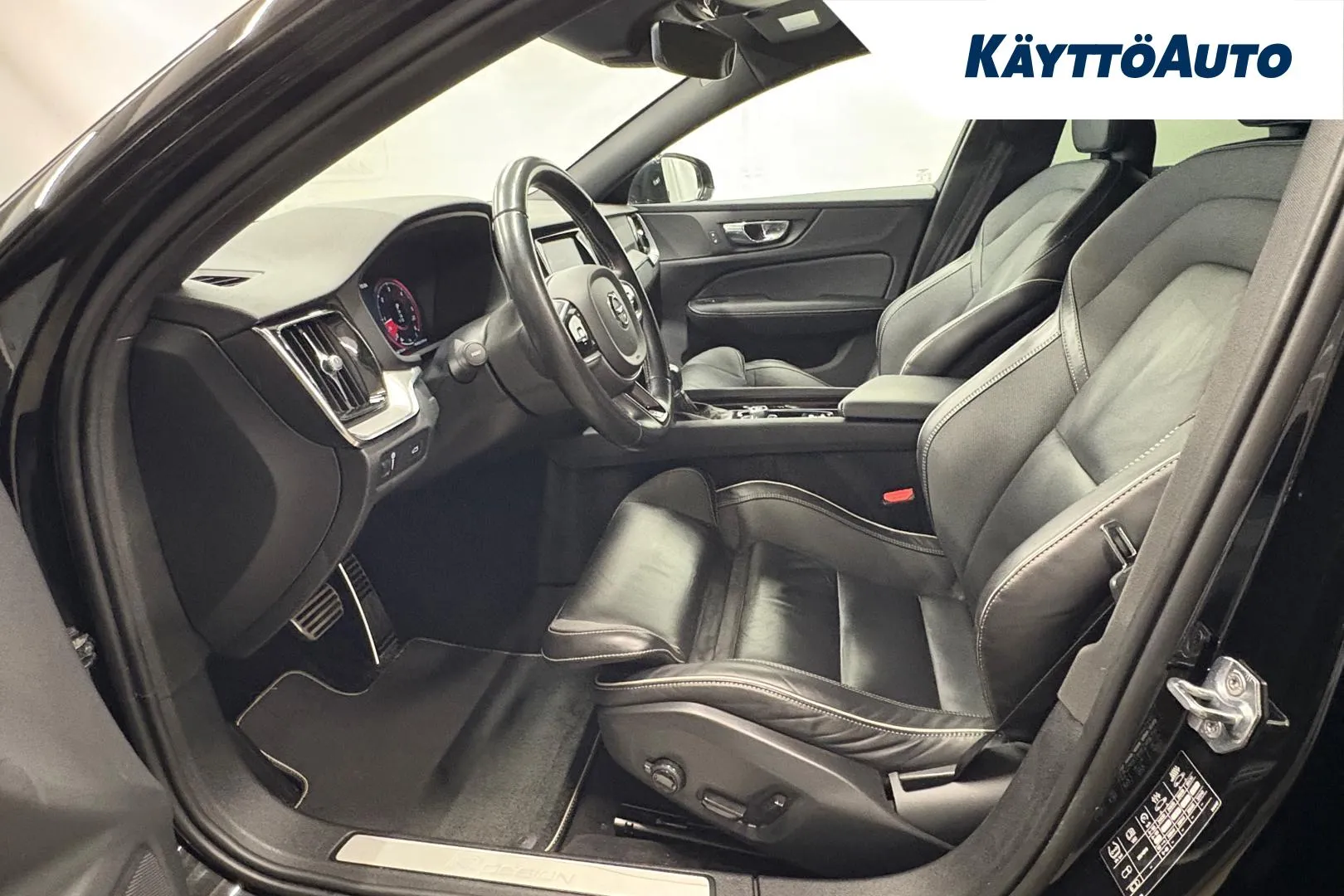 VOLVO V60 FNS-842 carousel image