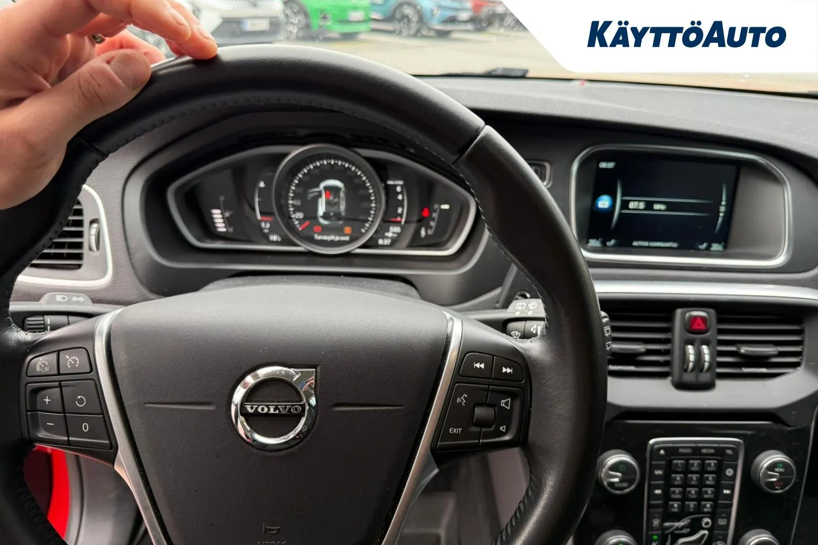 VOLVO V40 ZLE-432 carousel image