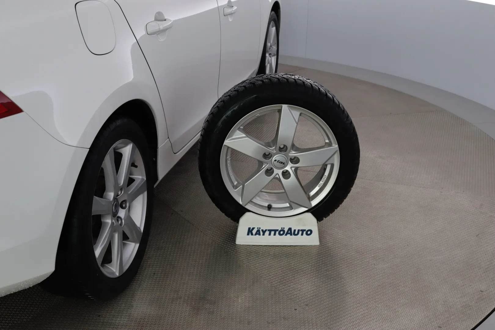 VOLVO S60 MNK-665 carousel image
