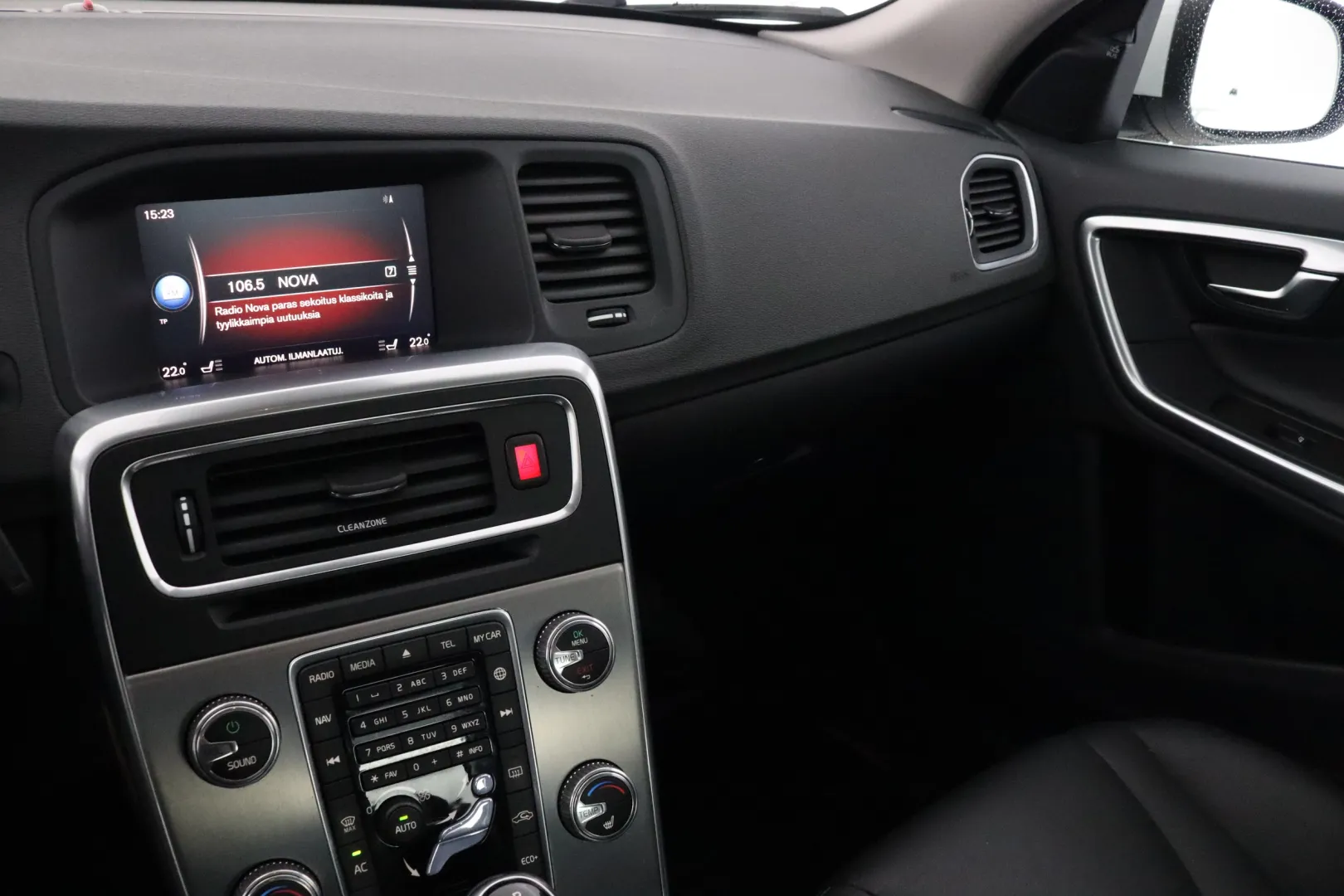 VOLVO S60 MNK-665 carousel image