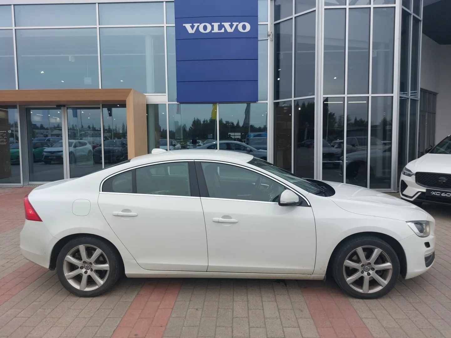VOLVO S60 MNK-665 carousel image
