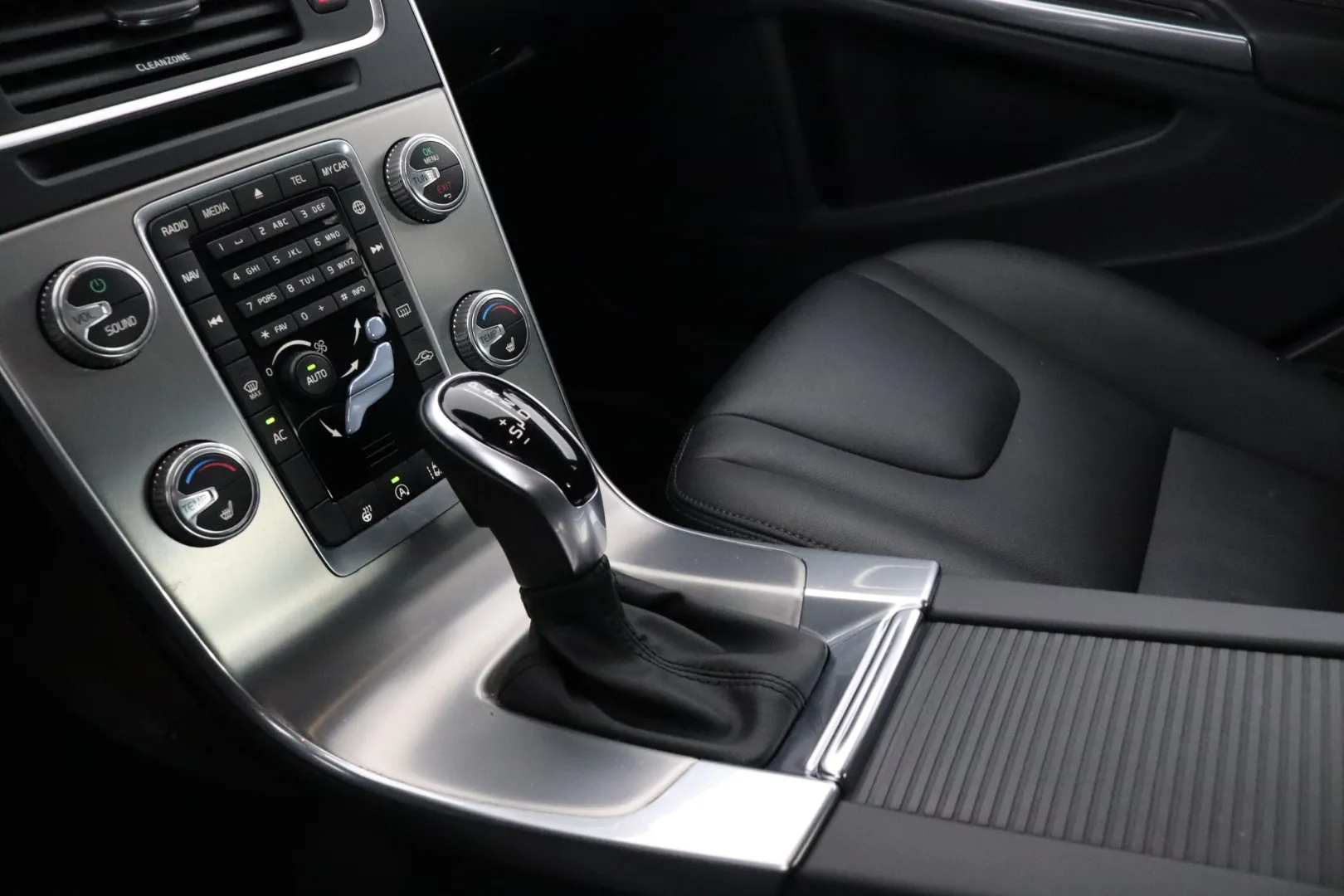 VOLVO S60 MNK-665 carousel image
