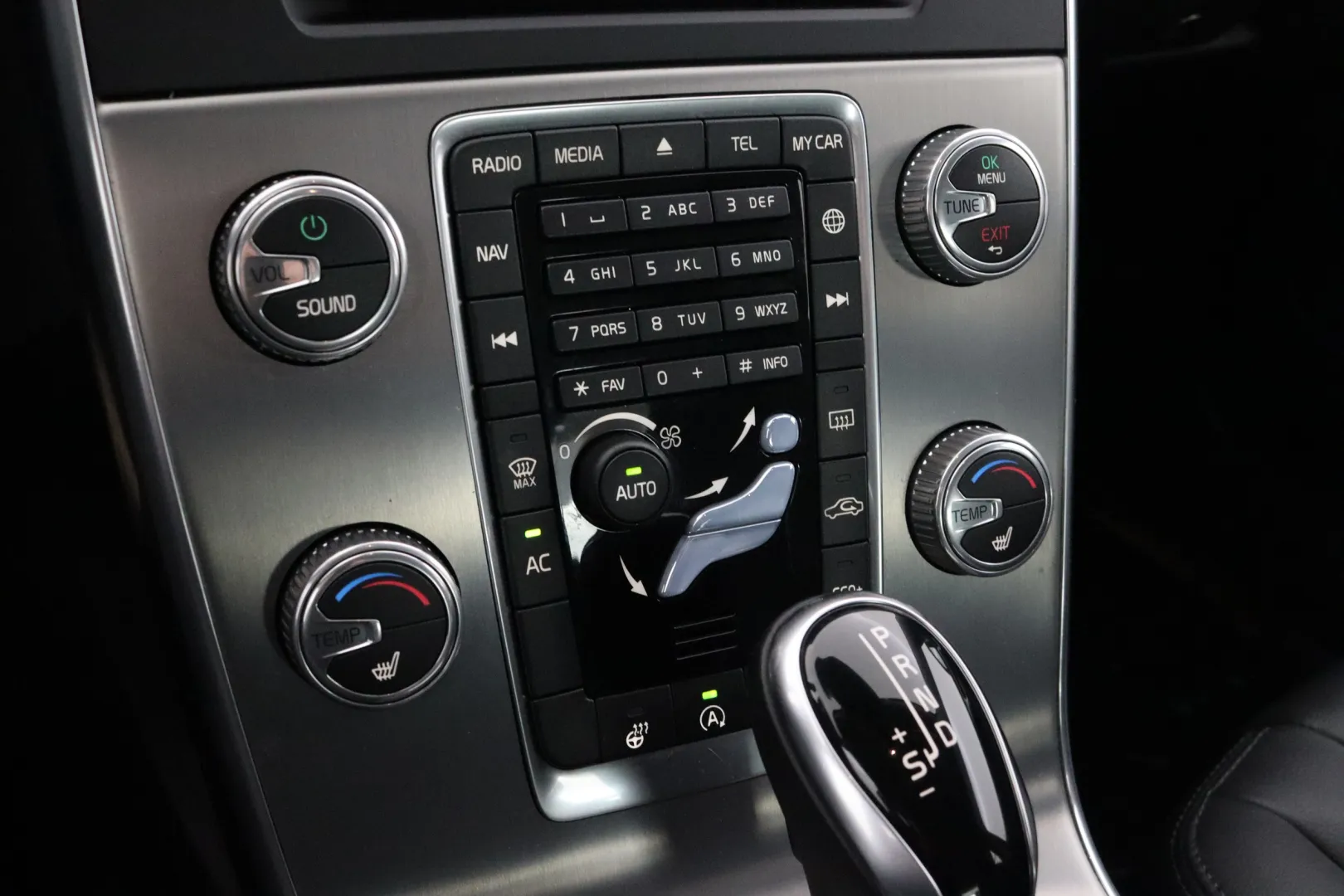 VOLVO S60 MNK-665 carousel image