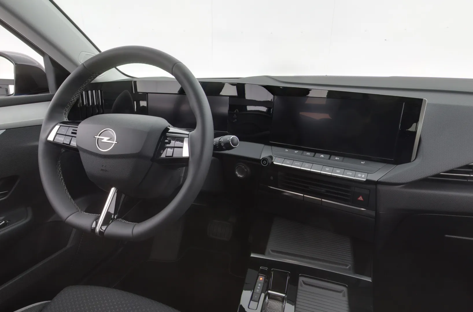 OPEL Astra Electric IRR-566 carousel image