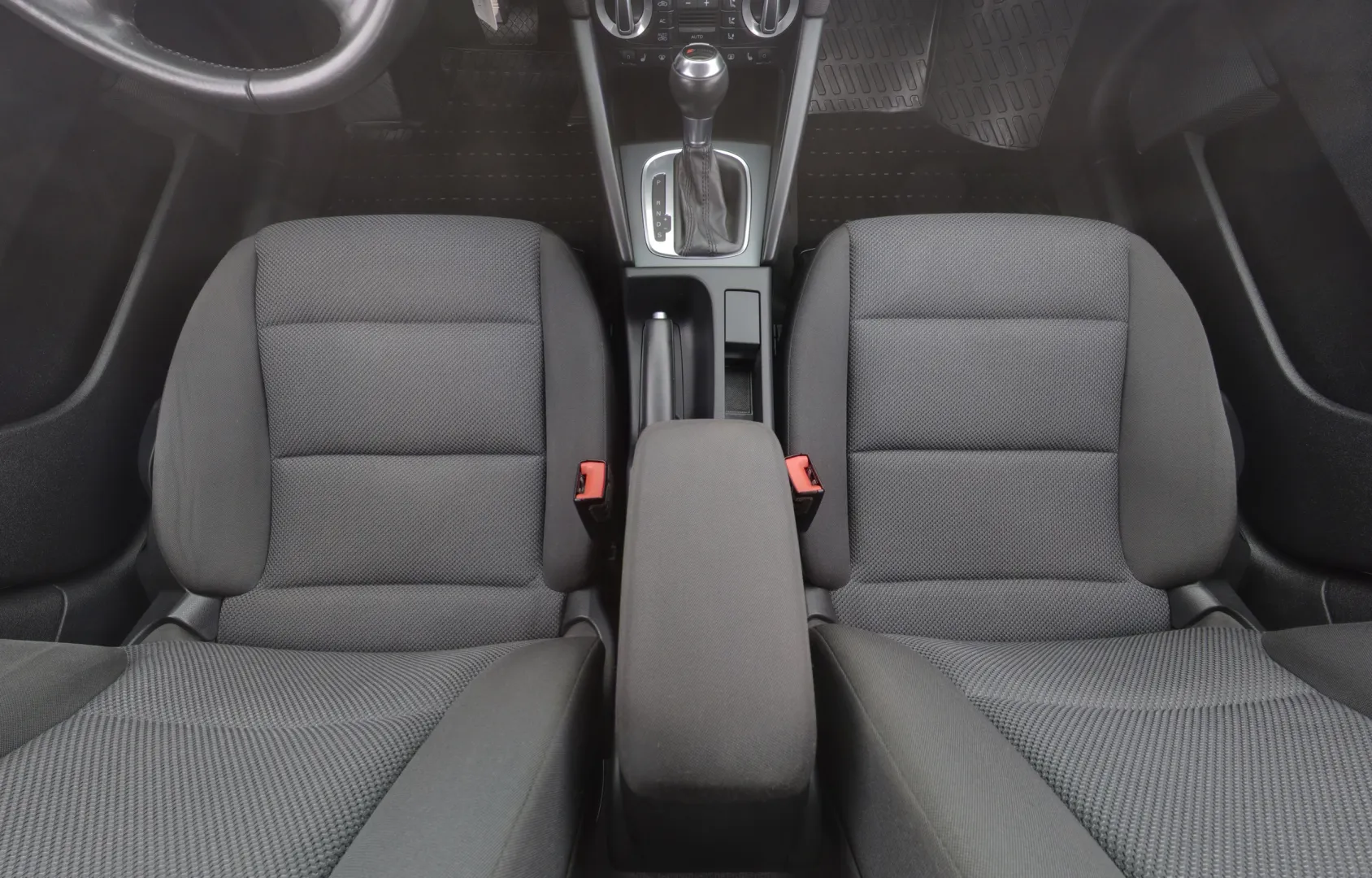 AUDI A3 HUY-950 carousel image