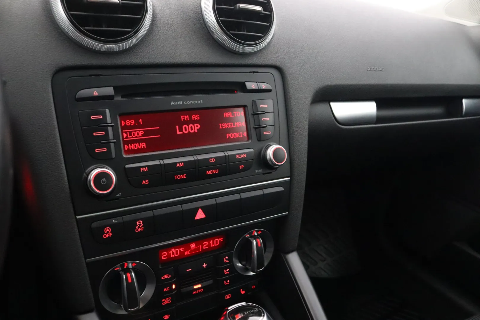 AUDI A3 HUY-950 carousel image