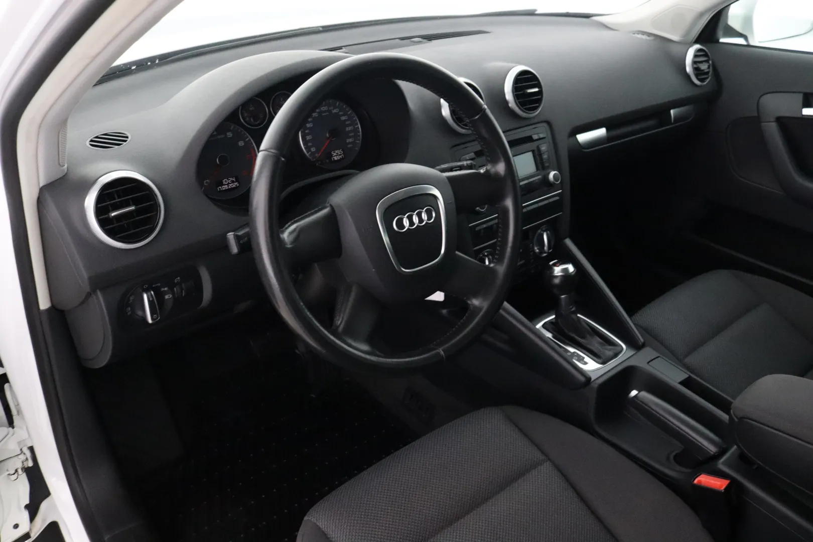 AUDI A3 HUY-950 carousel image
