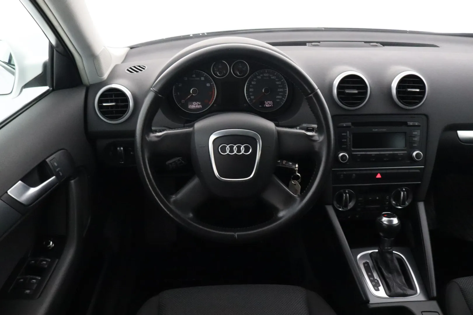 AUDI A3 HUY-950 carousel image