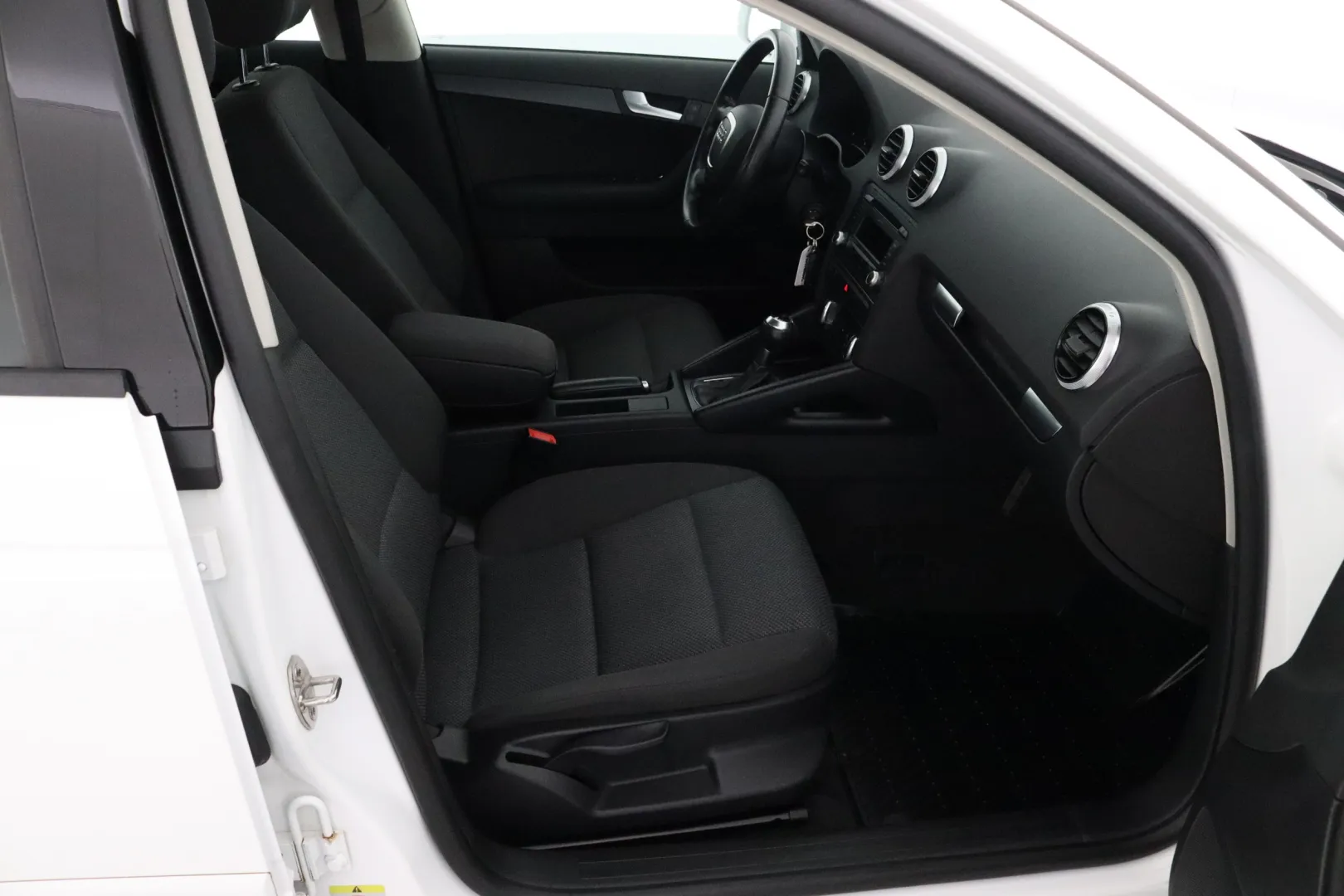 AUDI A3 HUY-950 carousel image