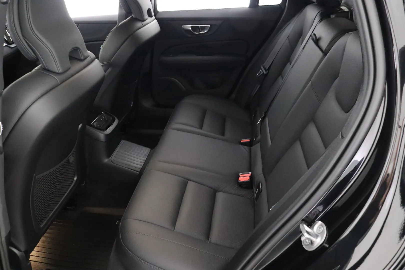 VOLVO V60 RXA-930 carousel image