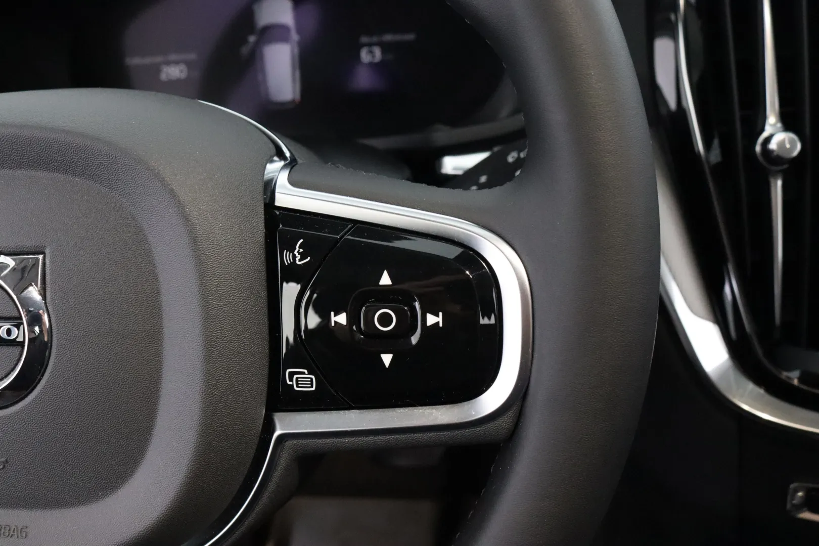 VOLVO V60 RXA-930 carousel image