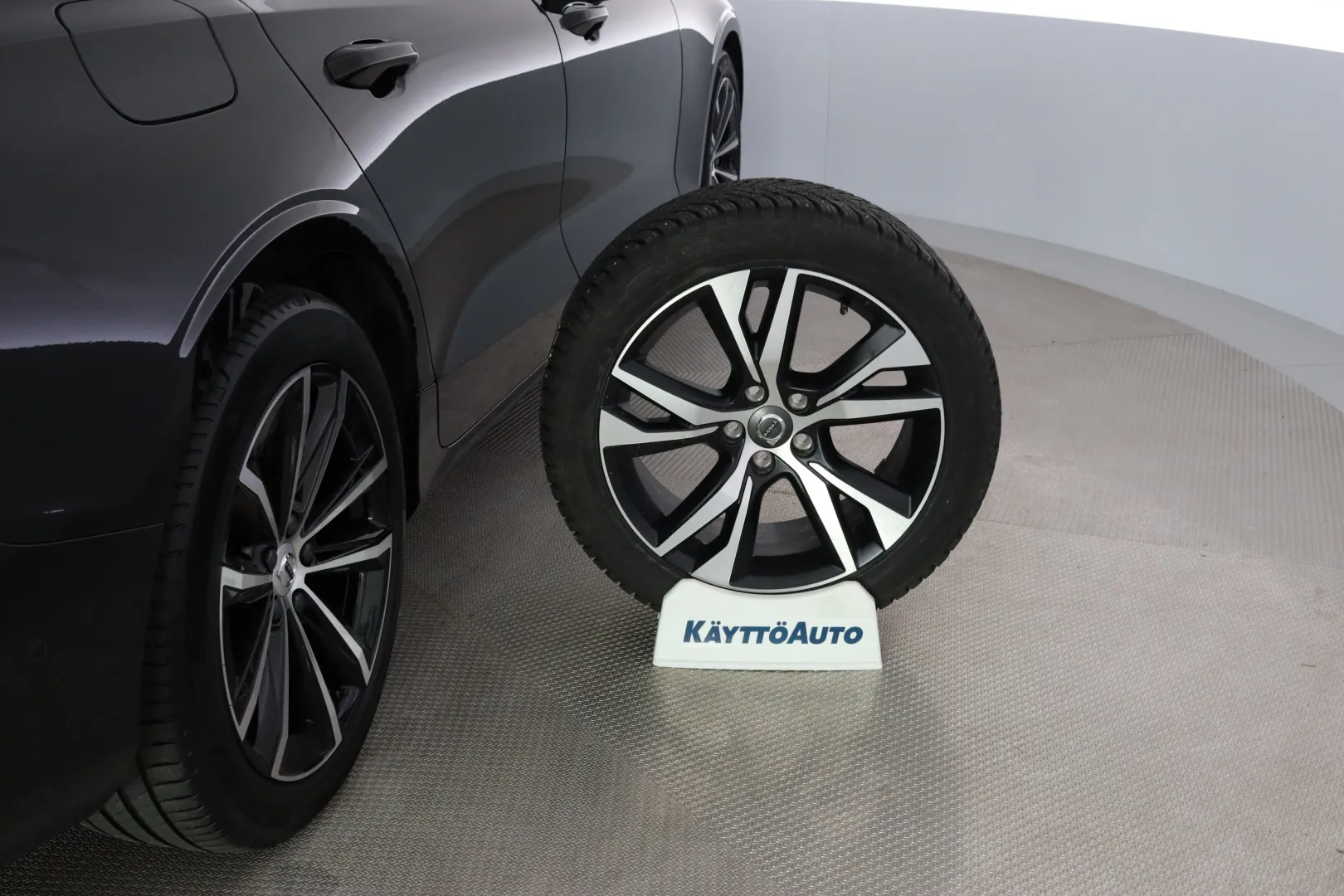 VOLVO V60 RXA-930 carousel image