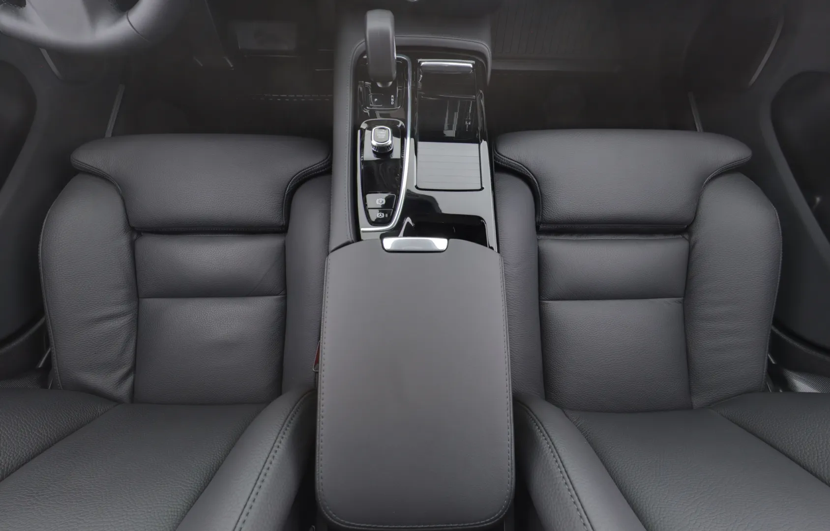 VOLVO V60 RXA-930 carousel image