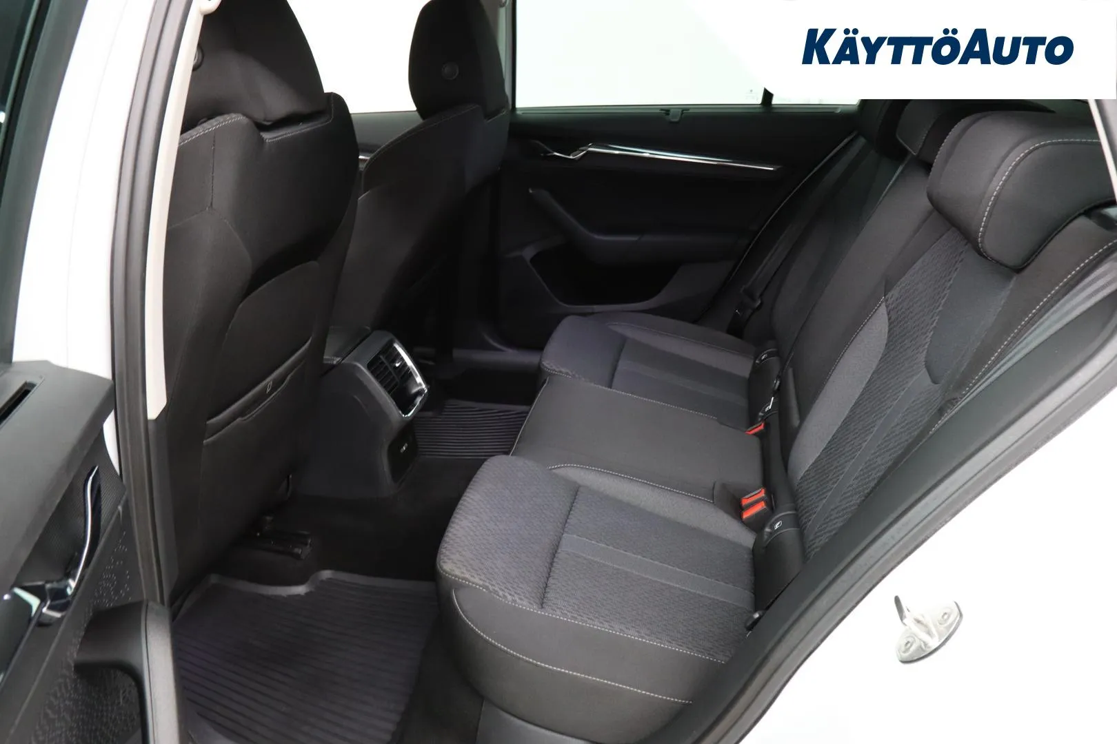 Skoda Octavia GZY-662 carousel image