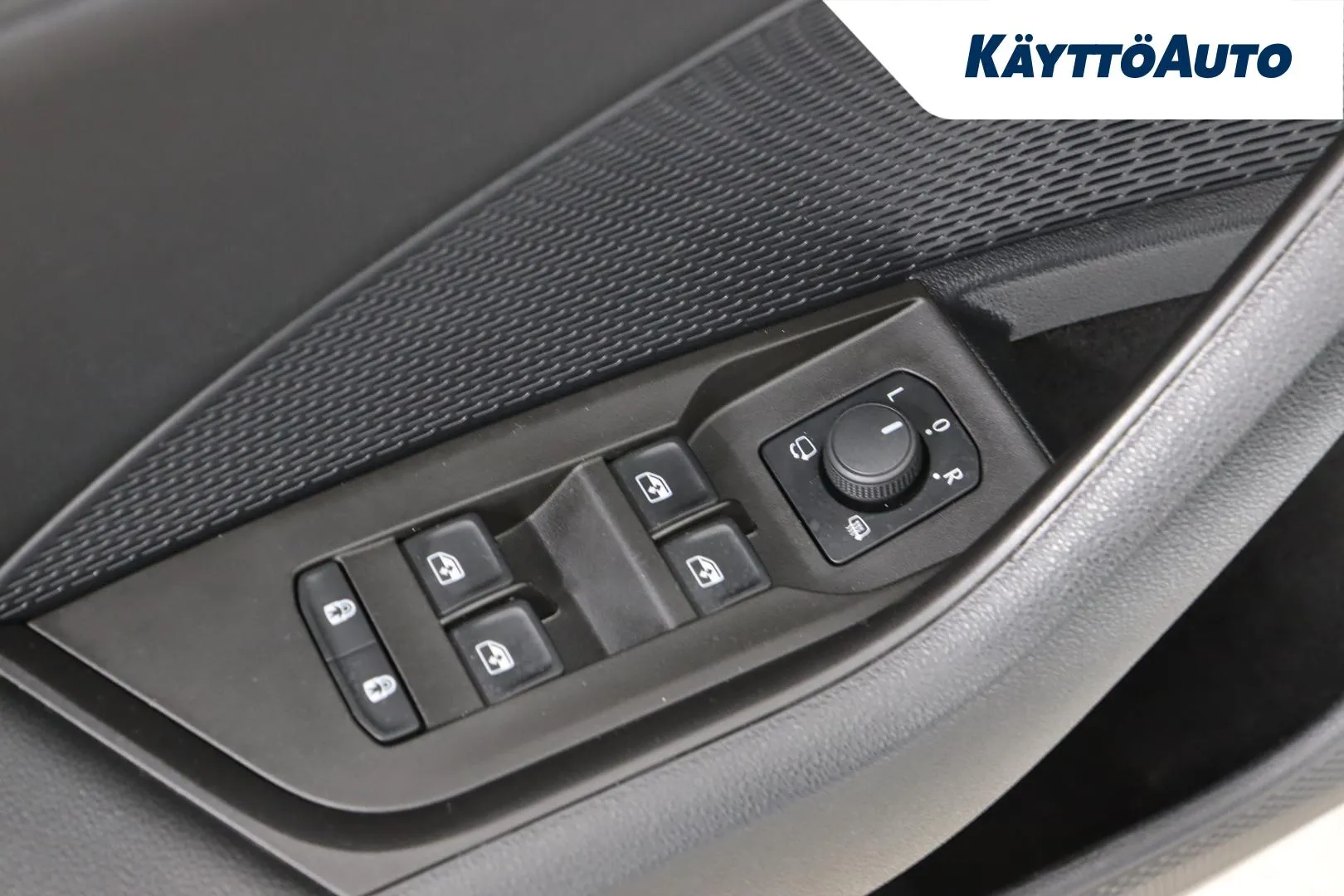 Skoda Octavia GZY-662 carousel image