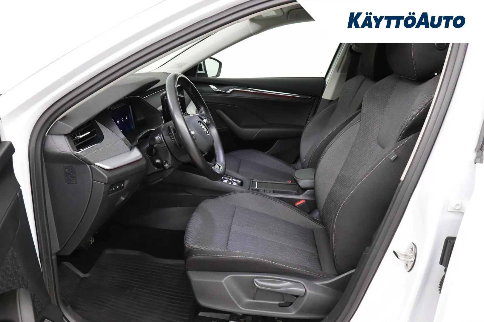 Skoda Octavia GZY-662 carousel image