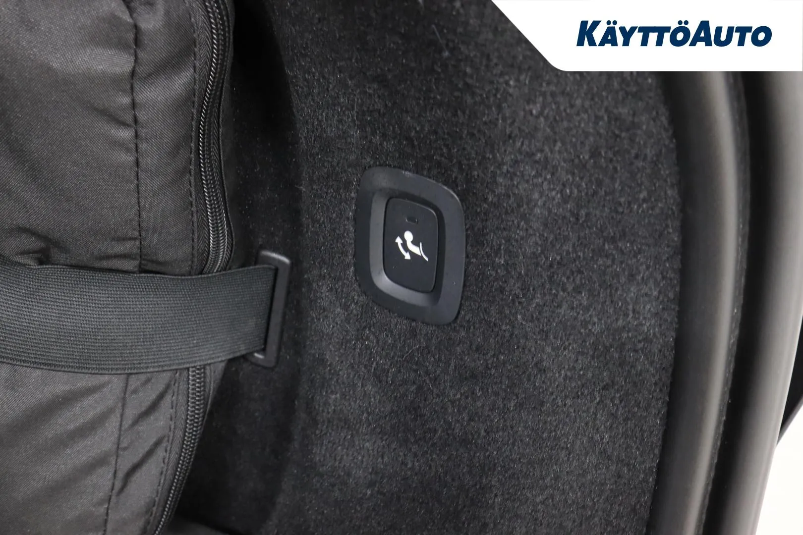 VOLVO V90 CRU-582 carousel image