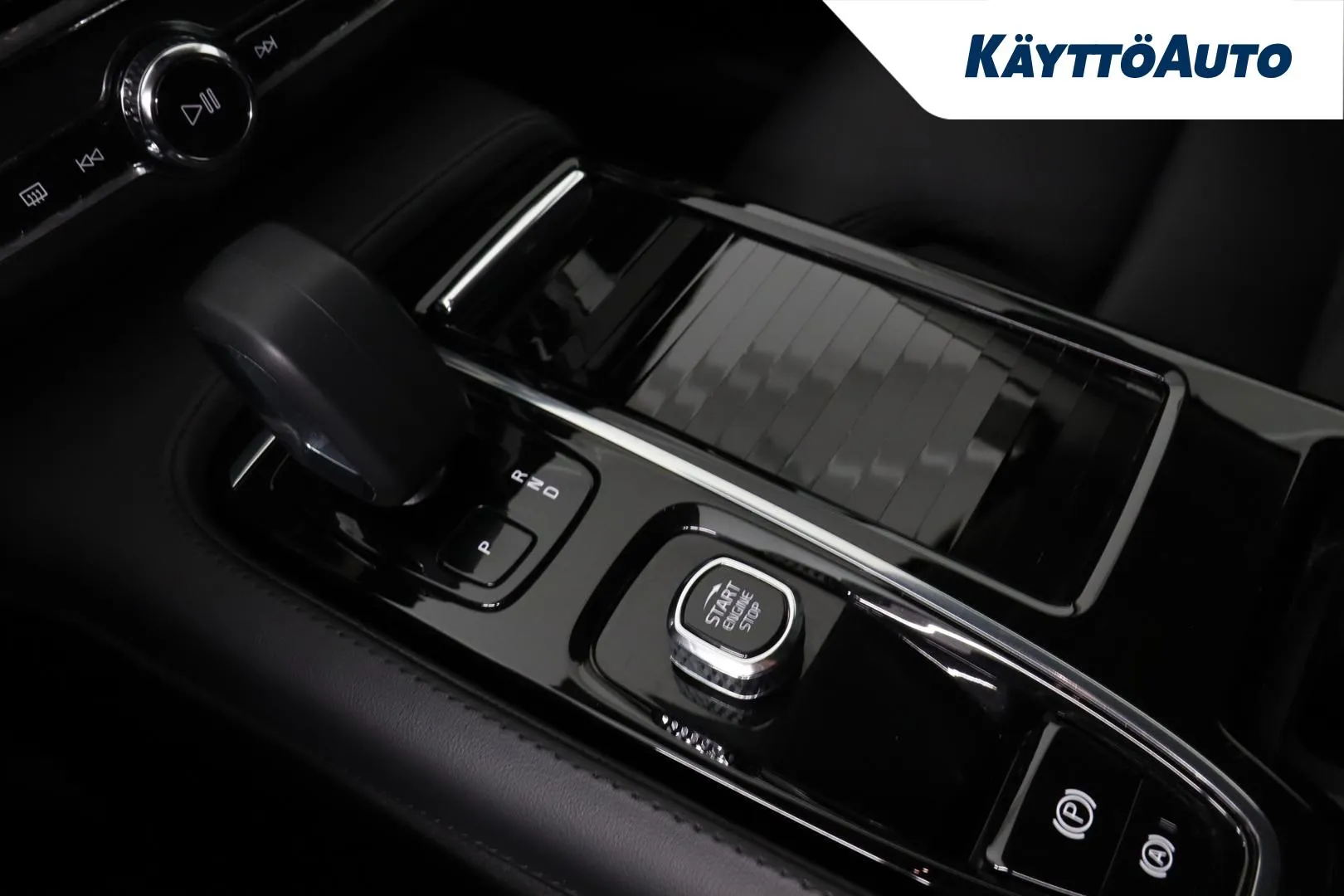 VOLVO V90 CRU-582 carousel image