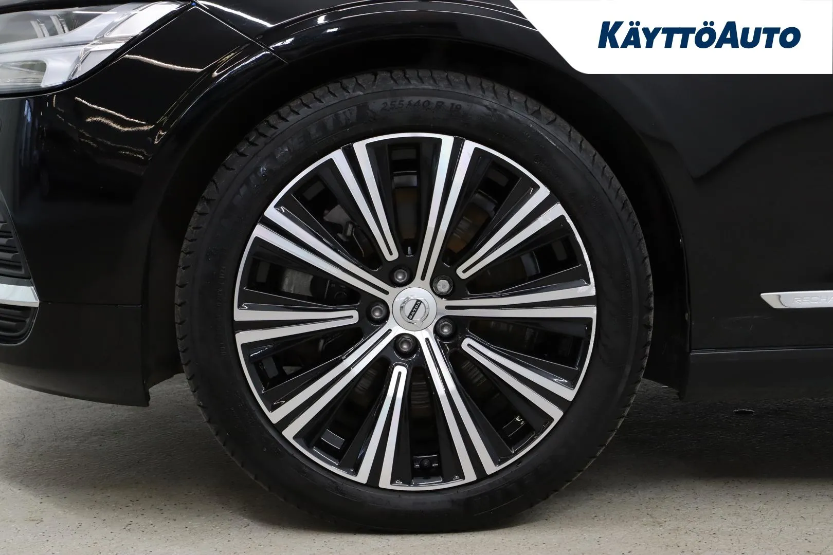 VOLVO V90 CRU-582 carousel image