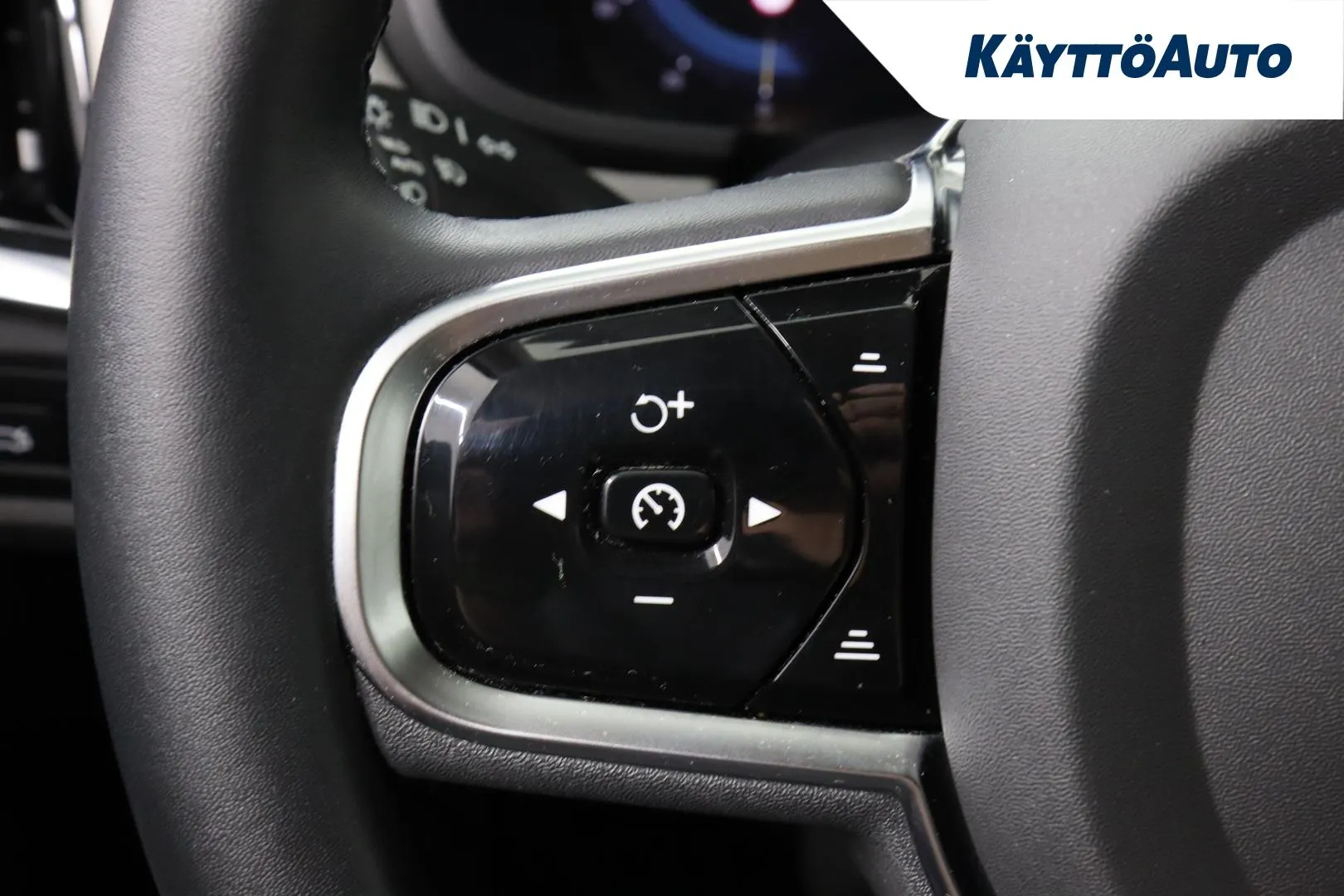 VOLVO V90 CRU-582 carousel image