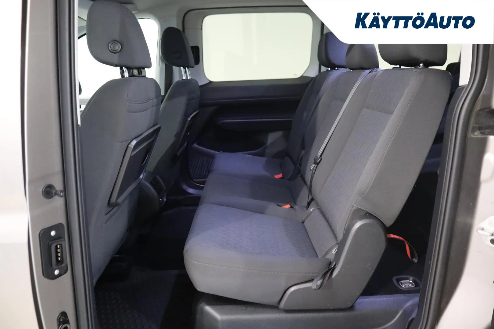 VOLKSWAGEN Caddy Maxi MZF-876 carousel image