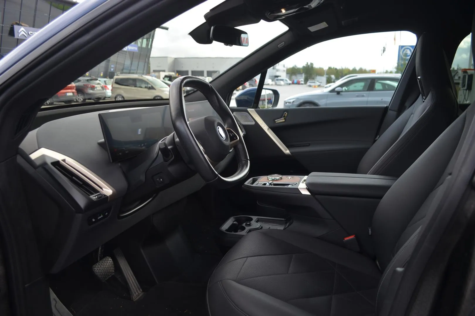 BMW iX YXS-883 carousel image
