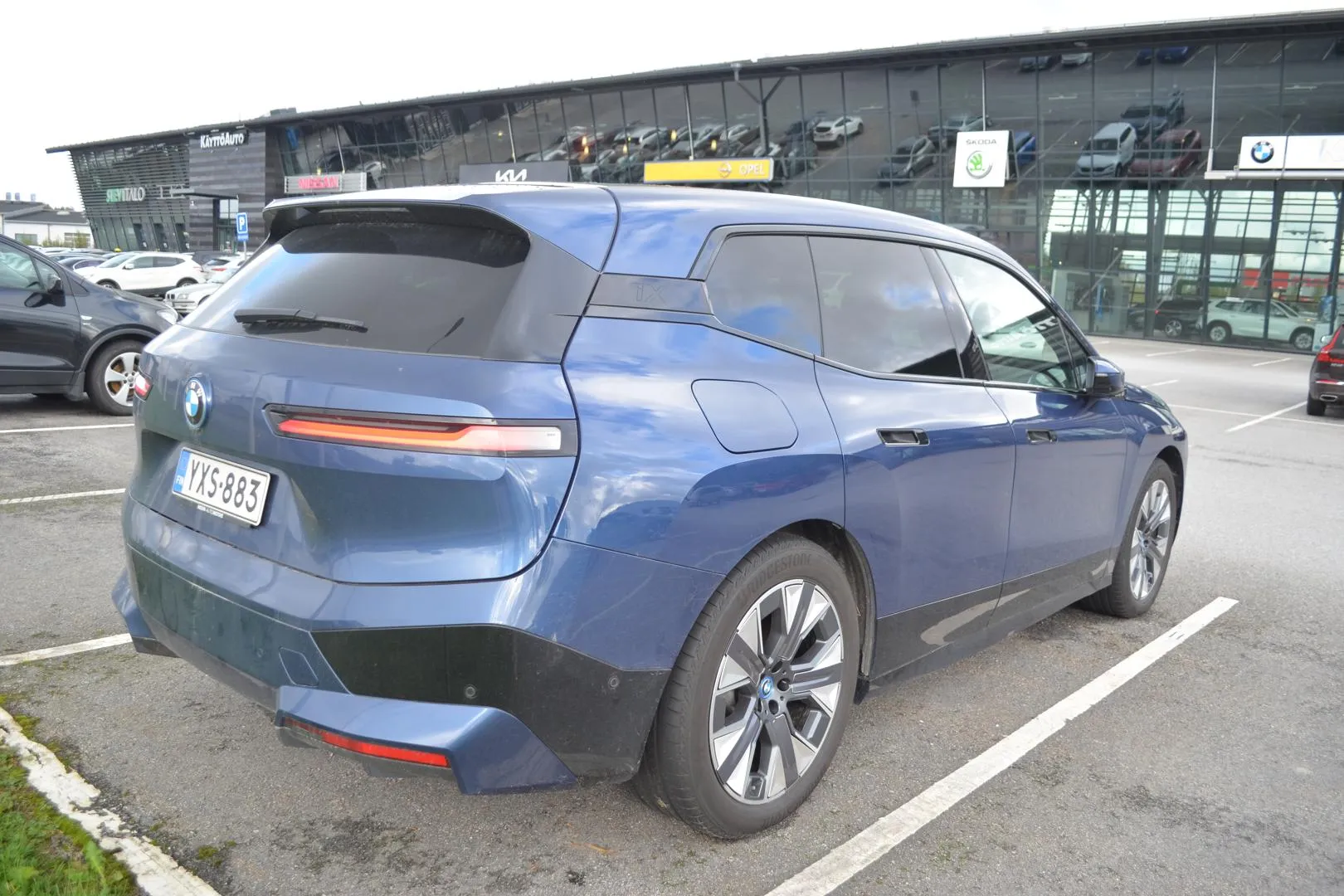 BMW iX YXS-883 carousel image