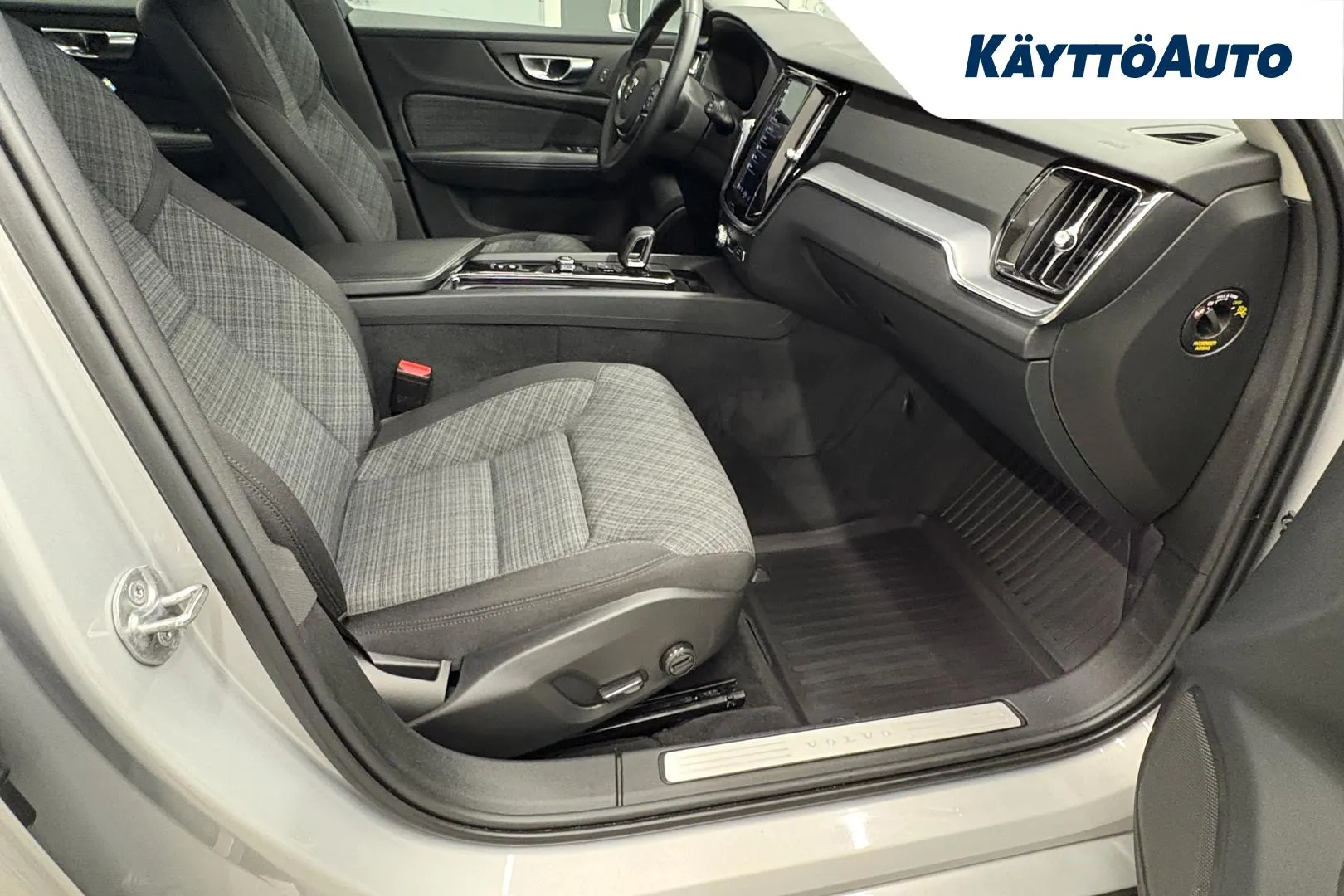 VOLVO V60 RUZ-416 carousel image