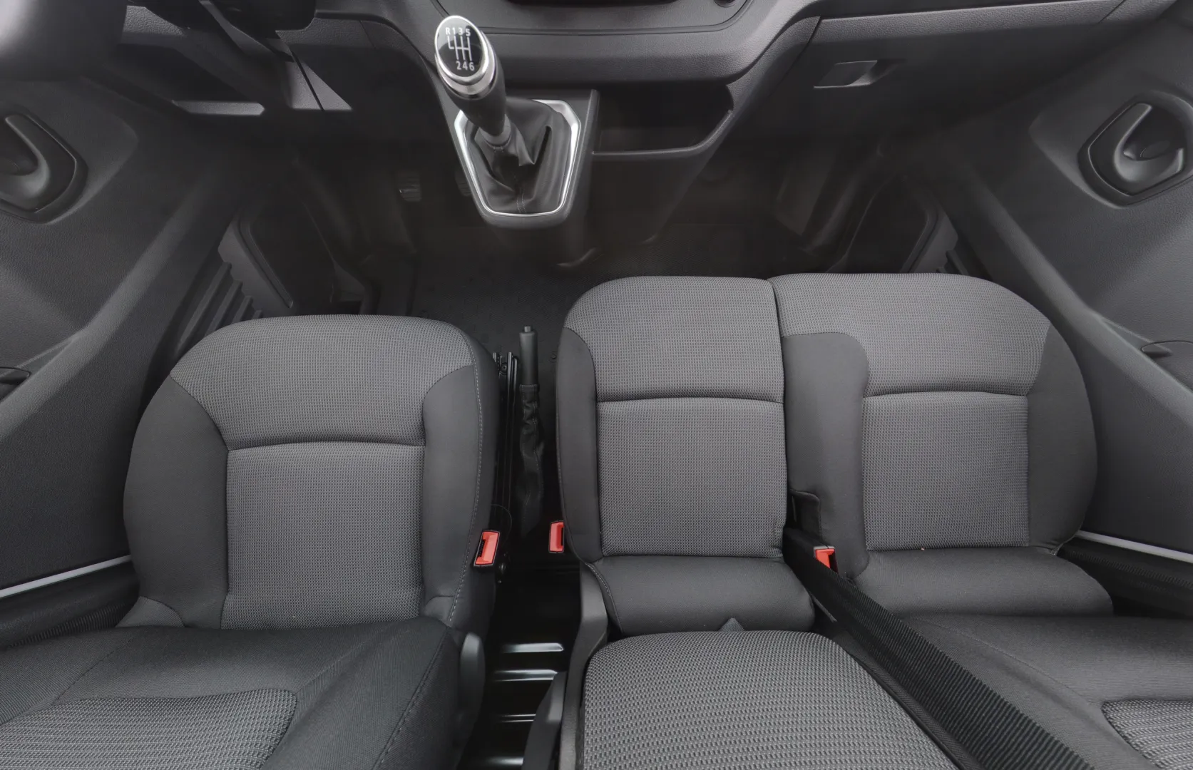 Renault Trafic YYI-646 carousel image