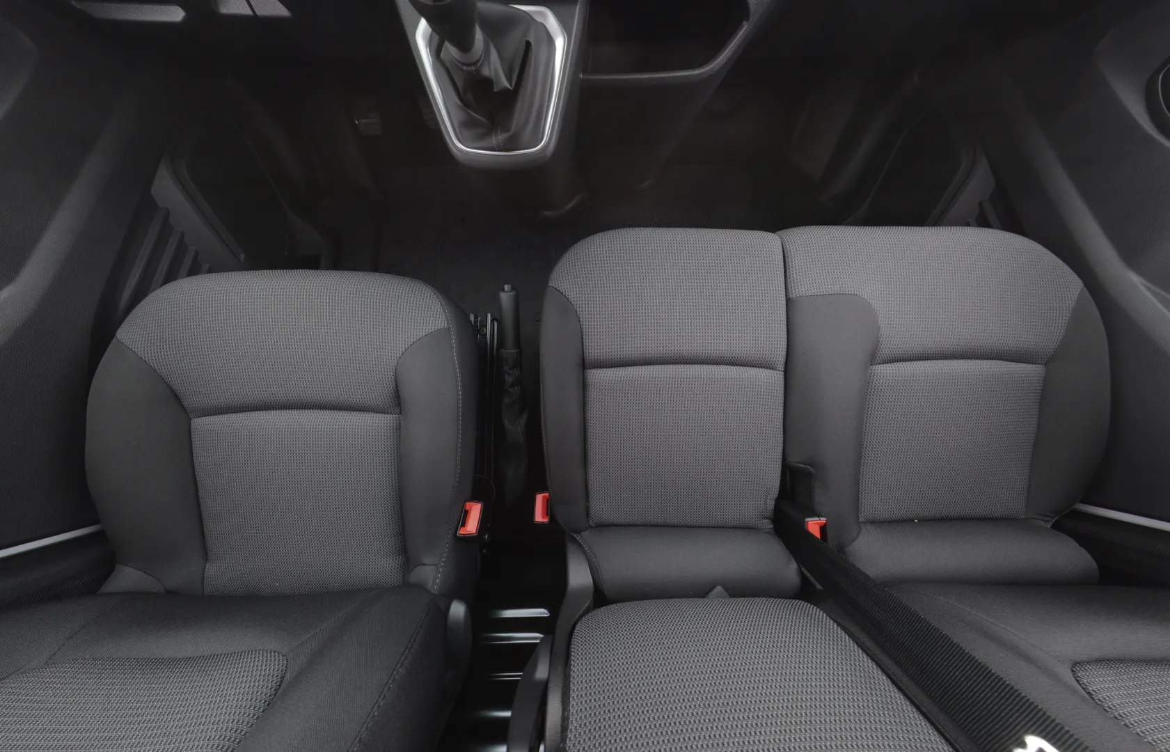 Renault Trafic YYI-632 carousel image