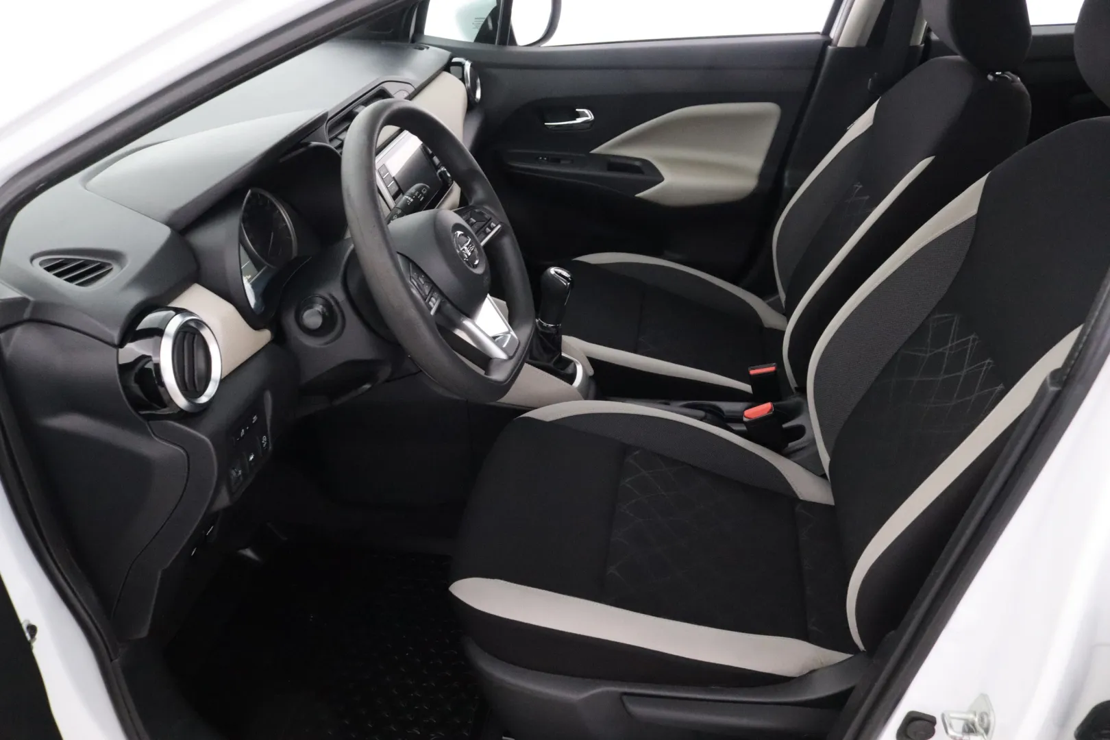 NISSAN Micra NLN-207 carousel image