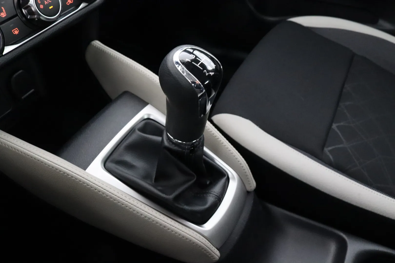 NISSAN Micra NLN-207 carousel image