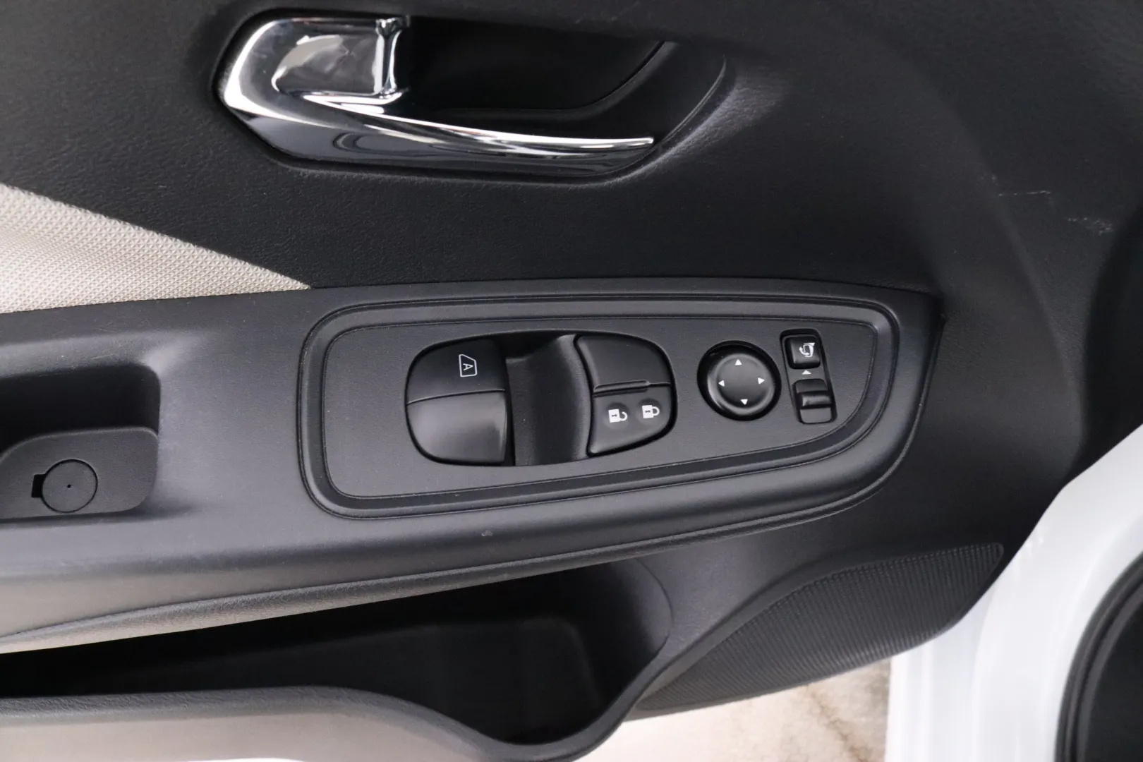 NISSAN Micra NLN-207 carousel image