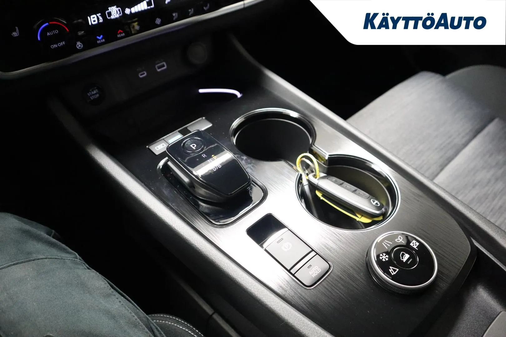 Nissan X-Trail SZJ-587 carousel image