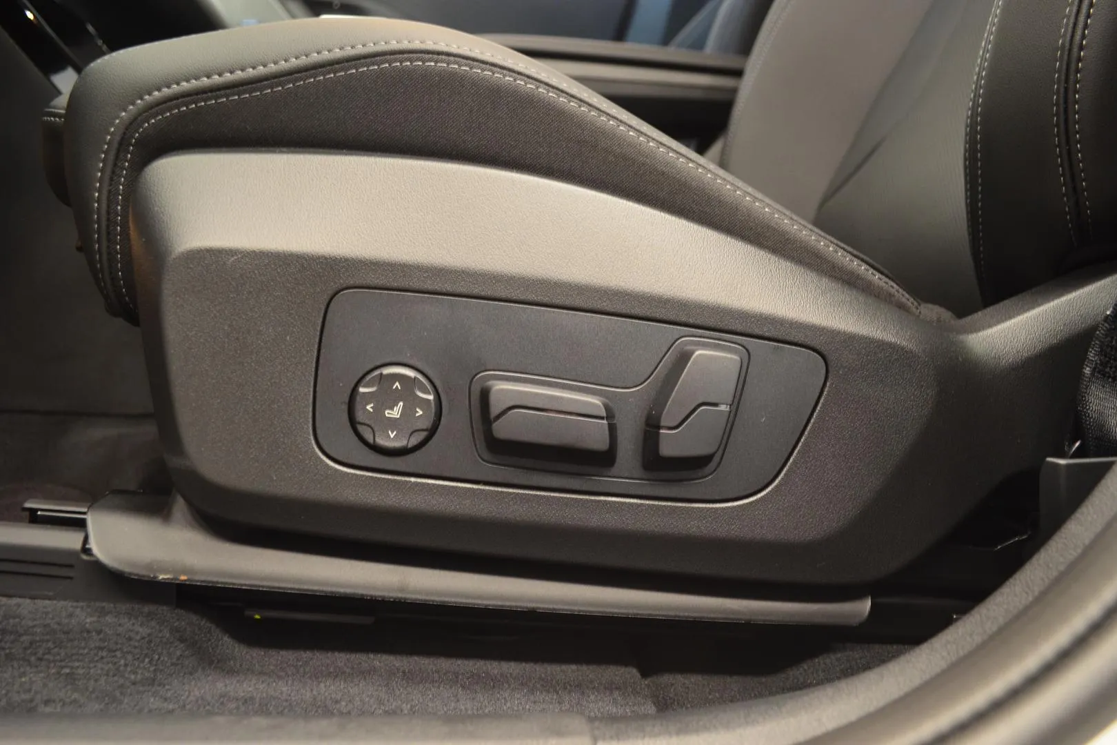 BMW iX1 ZPR-756 carousel image