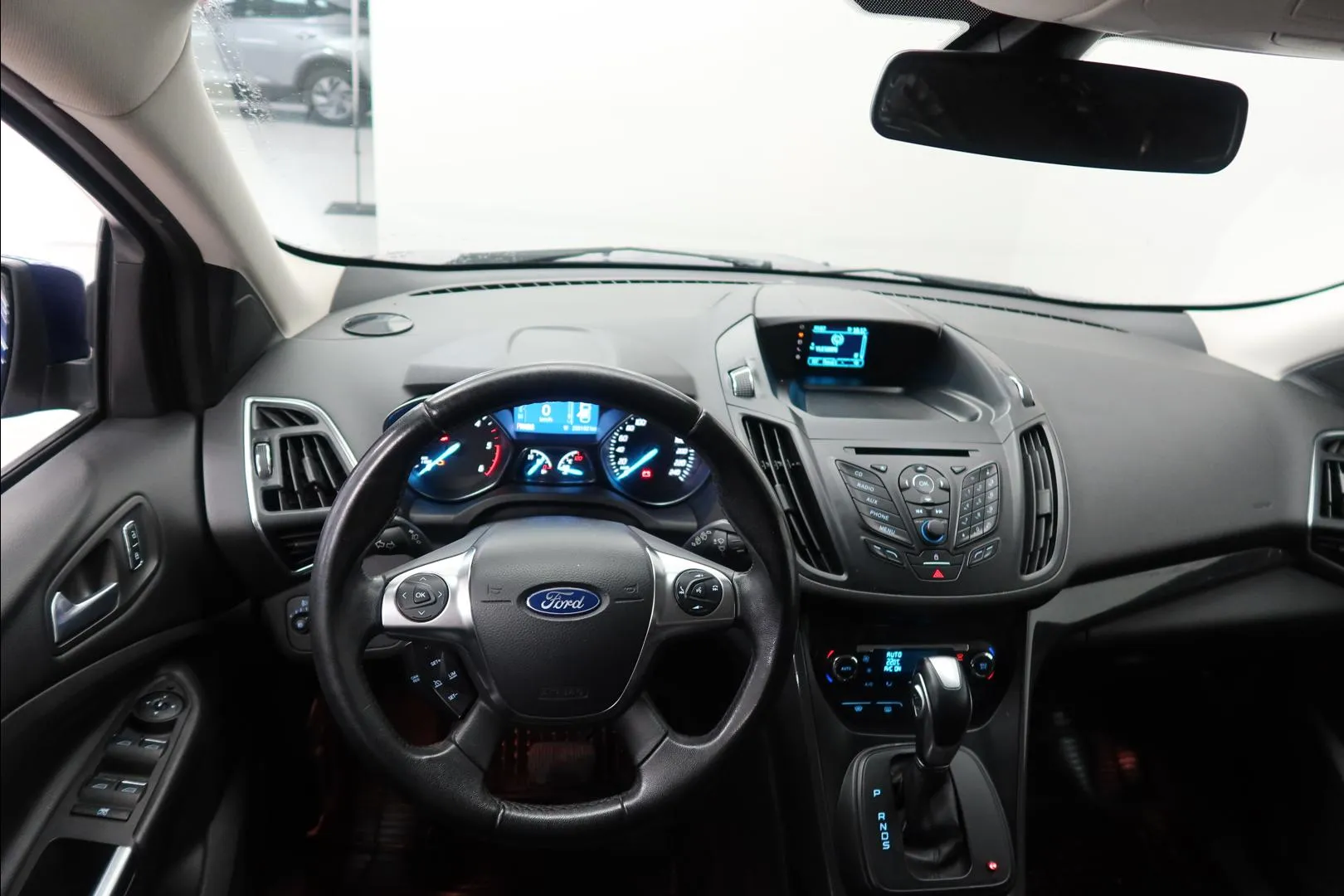 FORD Kuga GKX-924 carousel image