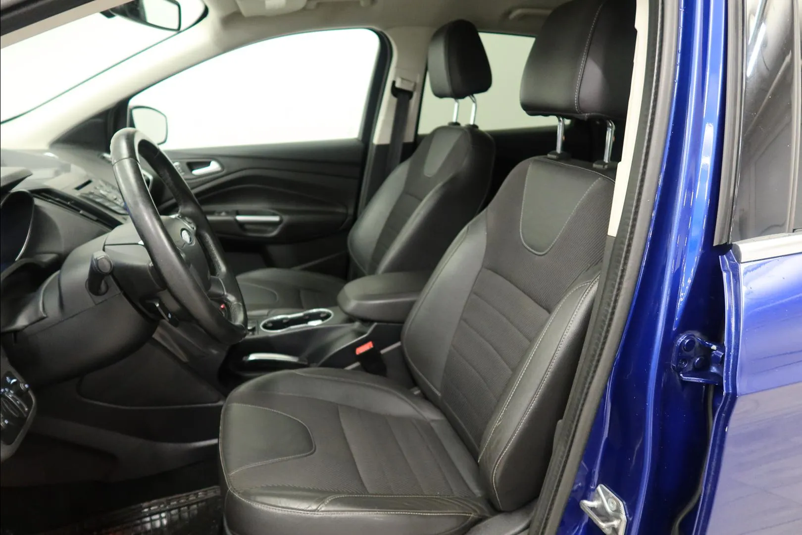 FORD Kuga GKX-924 carousel image