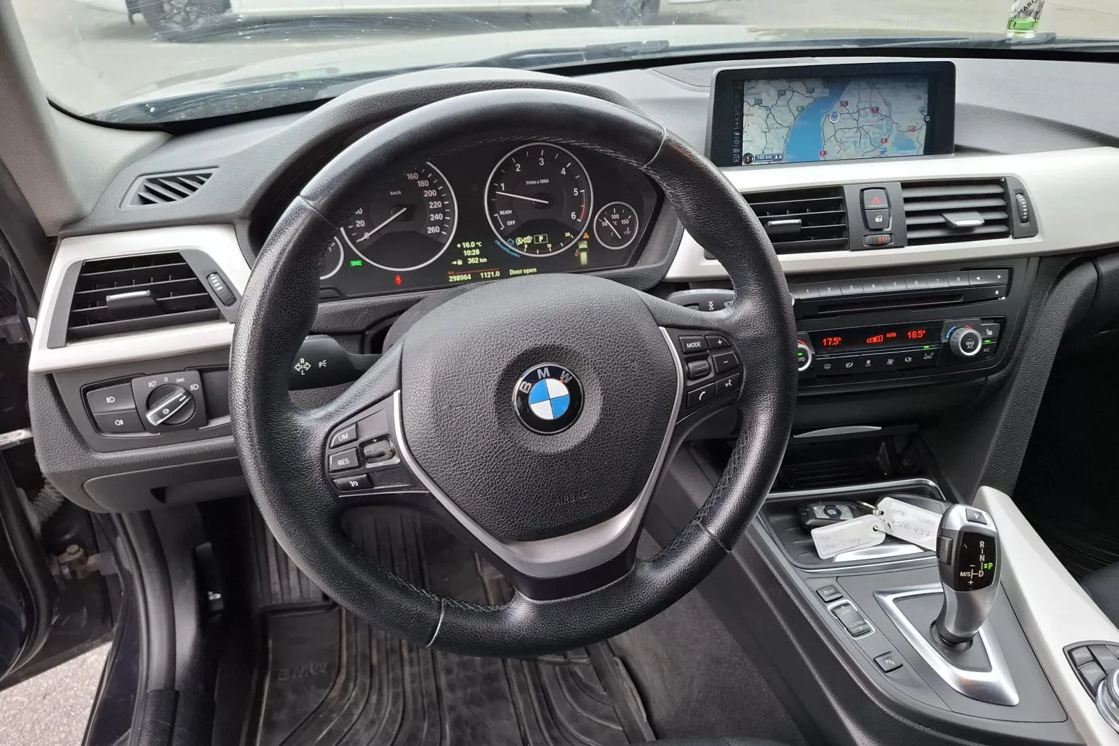BMW 320 XNR-437 carousel image