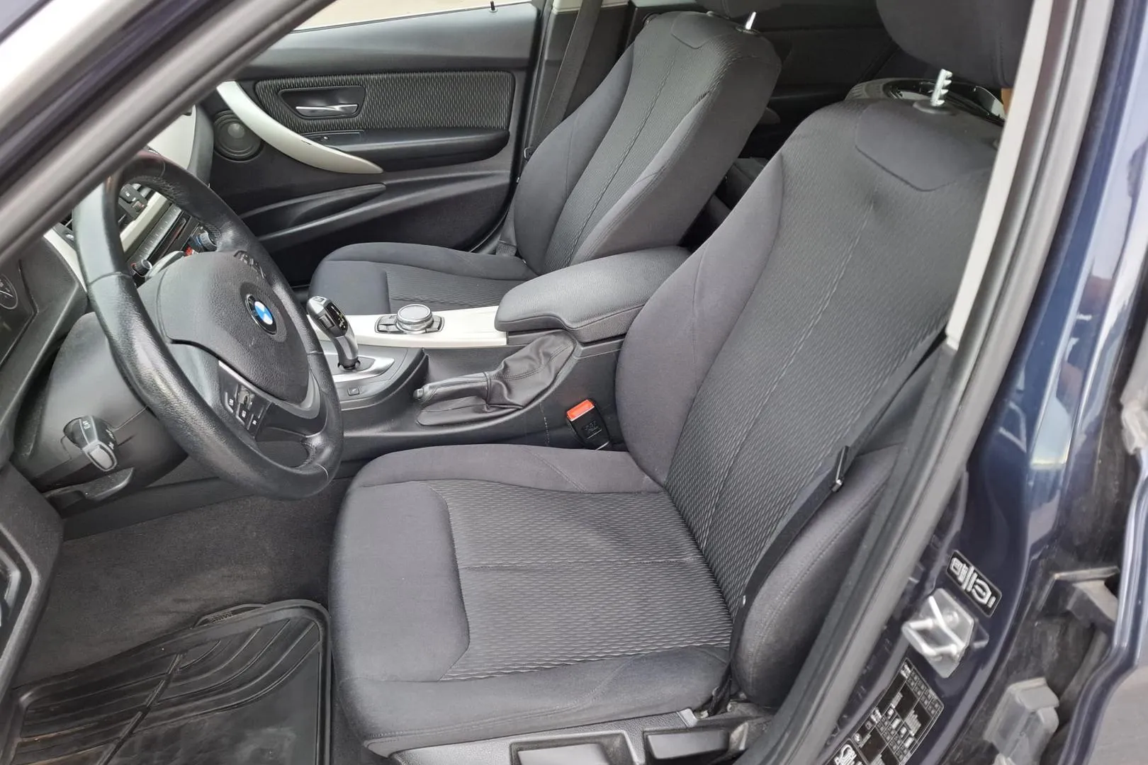 BMW 320 XNR-437 carousel image